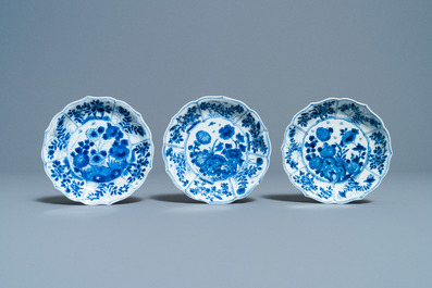 Zes Chinese blauw-witte koppen en schotels, Kangxi