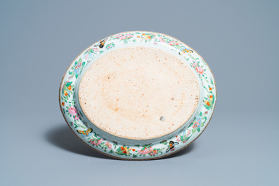 Un bol et une terrine sur support en porcelaine de Chine famille rose de Canton, 19&egrave;me