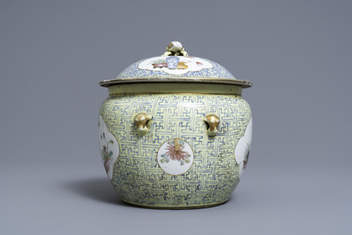A varied collection of Chinese famille rose and blue and white wares, 19/20th C.
