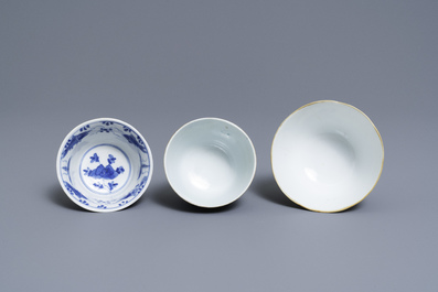 Een diverse collectie Chinees famille rose en blauw-wit porselein, 19/20e eeuw