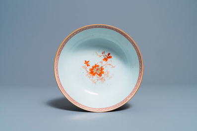 Drie Chinese monochrome blauwe kommen met verguld decor, Kangxi