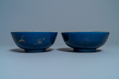 Drie Chinese monochrome blauwe kommen met verguld decor, Kangxi