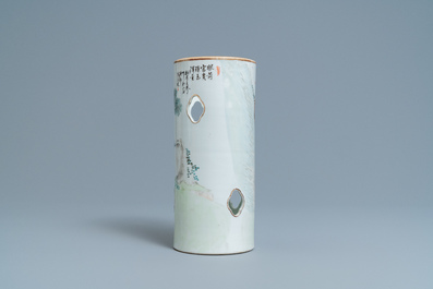 Un porte-chapeau ajour&eacute; en porcelaine de Chine qianjiang cai, 19&egrave;me