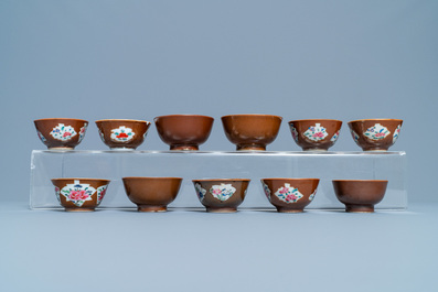 31 Chinese capucine brown-ground saucers and 22 cups, Kangxi/Qianlong