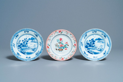 Neuf assiettes en porcelaine de Chine en bleu et blanc, famille rose et rouge de fer, Kangxi/Qianlong