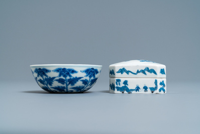 A Chinese blue and white plate, a bowl and a box and cover, Qianlong and Guangxu mark, 19/20th C.