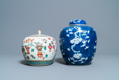 Quatre th&eacute;i&egrave;res et deux pots couverts en porcelaine de Chine, 19/20&egrave;me