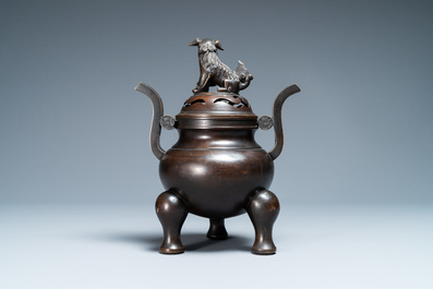 A Chinese bronze tripod censer and cover, Qianlong mark, 19/20th C.