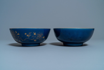 Drie Chinese monochrome blauwe kommen met verguld decor, Kangxi