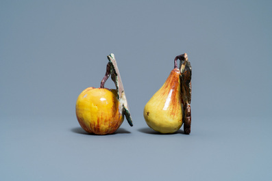 Un mod&egrave;le d'une pomme et un d'une poire en fa&iuml;ence de Delft polychrome, 18&egrave;me