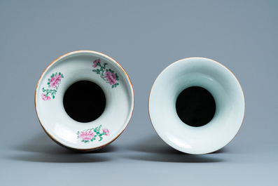 Quatre vases en porcelaine de Chine famille rose, 19/20&egrave;me