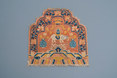 A Chinese Ningxia throne back cover carpet with an elephant, 19th C.