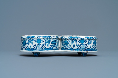 A Dutch Delft blue and white cruet set on stand, 2nd quarter 18th C.