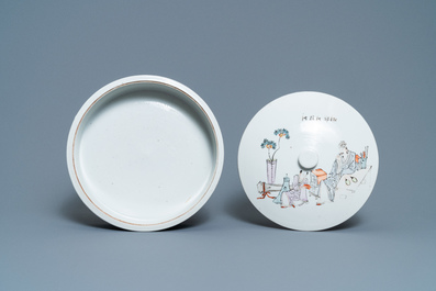 Un bol couvert et un porte-chapeau en porcelaine de Chine qianjiang cai, 19/20&egrave;me