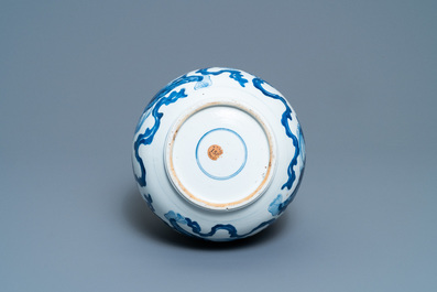 Een Chinese blauw-witte flesvormige vaas met boeddhistische leeuwen, Kangxi