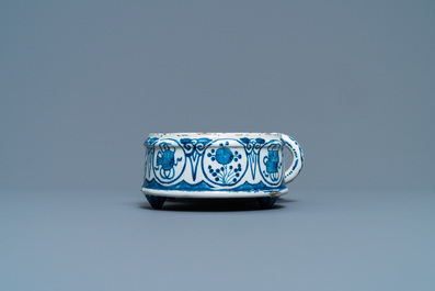 A Dutch Delft blue and white cruet set on stand, 2nd quarter 18th C.