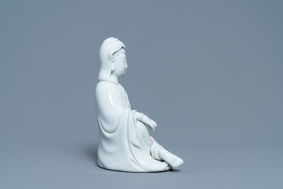 A Chinese Dehua blanc de Chine figure of Guanyin, 18/19th C.