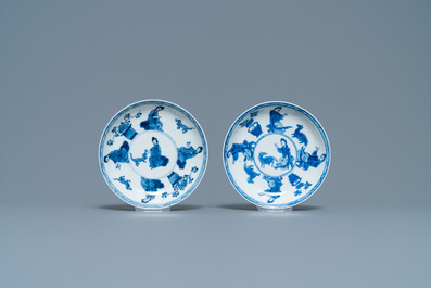 Six grandes tasses et cinq soucoupes en porcelaine de Chine en bleu et blanc, marque Yu, Kangxi