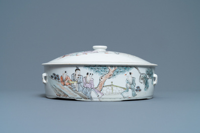 Un bol couvert et un porte-chapeau en porcelaine de Chine qianjiang cai, 19/20&egrave;me