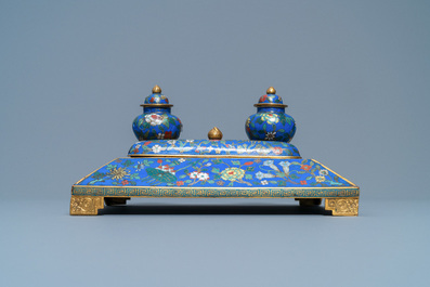 Un n&eacute;cessaire de bureau en &eacute;maux cloisonn&eacute;s, Chine, 19&egrave;me