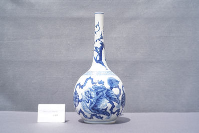 Een Chinese blauw-witte flesvormige vaas met boeddhistische leeuwen, Kangxi