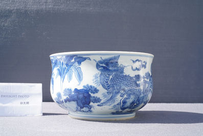 Een Chinese blauw-witte wierookbrander met mythische dieren, Transitie periode