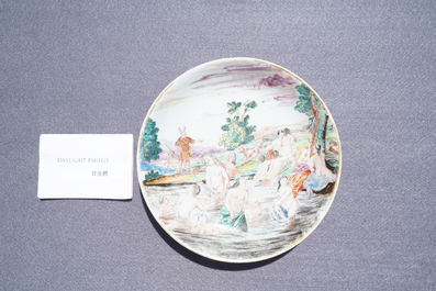 Une assiette en porcelaine de Chine famille rose &agrave; d&eacute;cor de 'Diane et Act&eacute;on', Yongzheng