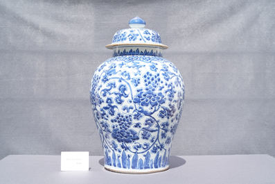 A large Chinese blue and white vase and cover with floral design, Kangxi