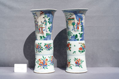 Deux grands vases de forme 'gu' en porcelaine de Chine wucai, &eacute;poque Transition