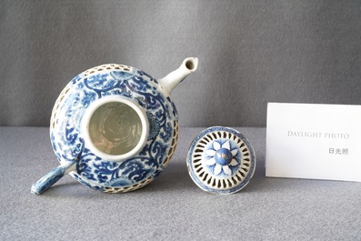 A Chinese blue and white reticulated double-walled teapot and cover, Transitional period