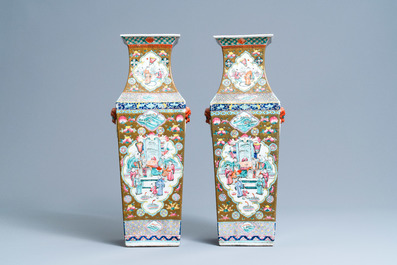 A pair of square Chinese famille rose brown-ground vases, 19th C.