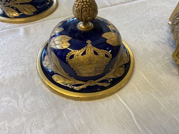 Une paire de tr&egrave;s grands vases en porcelaine dans le style de S&egrave;vres aux montures en bronze dor&eacute;, sign&eacute;s Desprez, France, 19&egrave;me