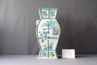 Un vase en porcelaine de Chine doucai &agrave; d&eacute;cor d'une sc&egrave;ne du 'Xi Xiang Ji', Qianlong/Jiaqing