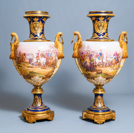 Une paire de tr&egrave;s grands vases en porcelaine dans le style de S&egrave;vres aux montures en bronze dor&eacute;, sign&eacute;s Desprez, France, 19&egrave;me