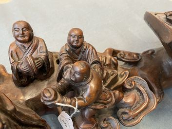 Un grand sc&egrave;ptre ruyi en bois sculpt&eacute;, Chine, 19&egrave;me