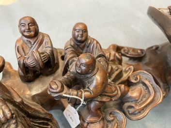 Een grote Chinese gesculpteerde houten ruyi scepter, 19e eeuw