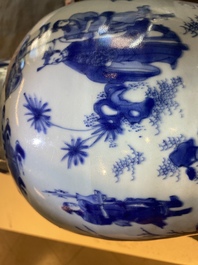 Un pot couvert en porcelaine de Chine en bleu et blanc &agrave; d&eacute;cor de figures dans un paysage, &eacute;poque Transition