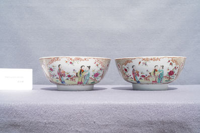 A pair of Chinese famille rose 'Mandarin' bowls, Qianlong