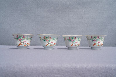 Huit bols en porcelaine de Chine famille rose &agrave; d&eacute;cor de neufs p&ecirc;ches, marque de Hui Tong Zhen Pin, 19/20&egrave;me