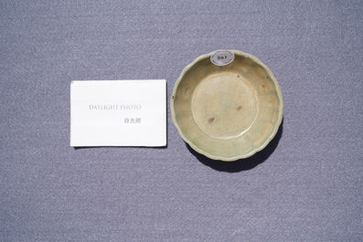 Un lave-pinceaux en porcelaine de Chine c&eacute;ladon de Longquan, Yuan