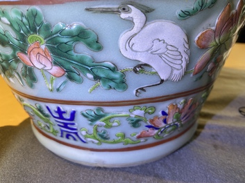 Trois vases en porcelaine de Chine famille rose, 19&egrave;me