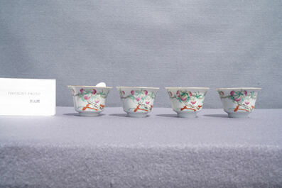 Huit bols en porcelaine de Chine famille rose &agrave; d&eacute;cor de neufs p&ecirc;ches, marque de Hui Tong Zhen Pin, 19/20&egrave;me