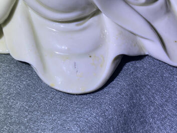 Une figure de Guanyin en porcelaine blanc de Chine de Dehua, Kangxi