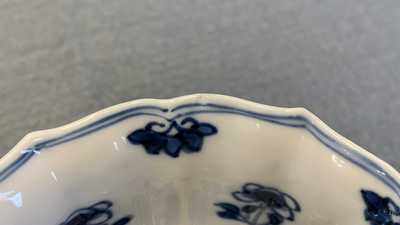 Zes Chinese blauw-witte koppen en schotels, Kangxi