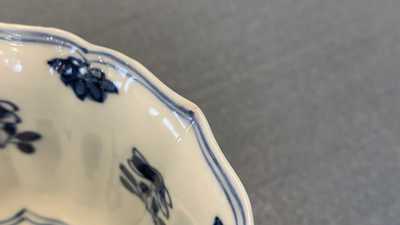 Zes Chinese blauw-witte koppen en schotels, Kangxi