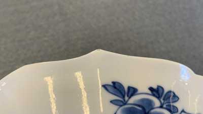 Zes Chinese blauw-witte koppen en schotels, Kangxi