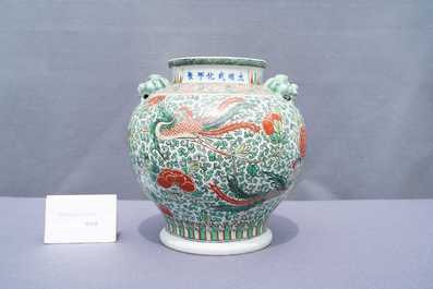 A Chinese 'wucai' phoenix vase, Chenghua mark, 19th C.