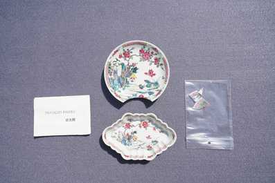 Une verseuse, une soucoupe et un support de cuill&egrave;res en porcelaine de Chine famille rose, Yongzheng