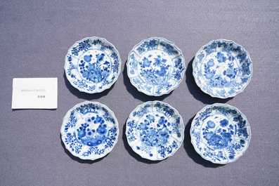 Zes Chinese blauw-witte koppen en schotels, Kangxi