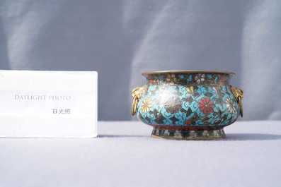 Een Chinese cloisonn&eacute; wierookbrander, Ming